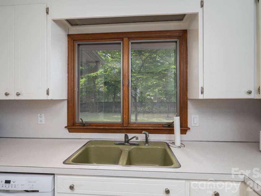 602 Lee Street, Kings Mountain, NC 28086.  MLS# CAR4374283, YatesRealty ID 17324. 