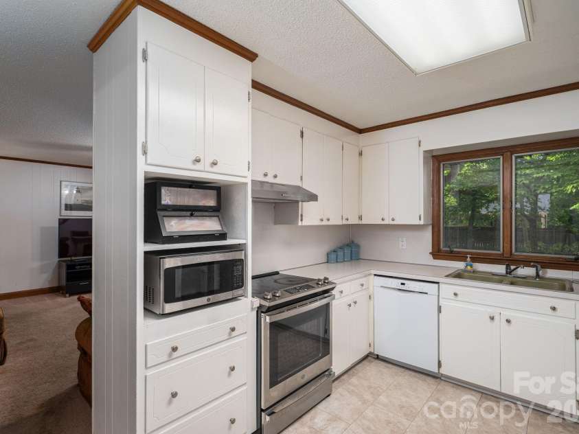 602 Lee Street, Kings Mountain, NC 28086.  MLS# CAR4374283, YatesRealty ID 17324. 