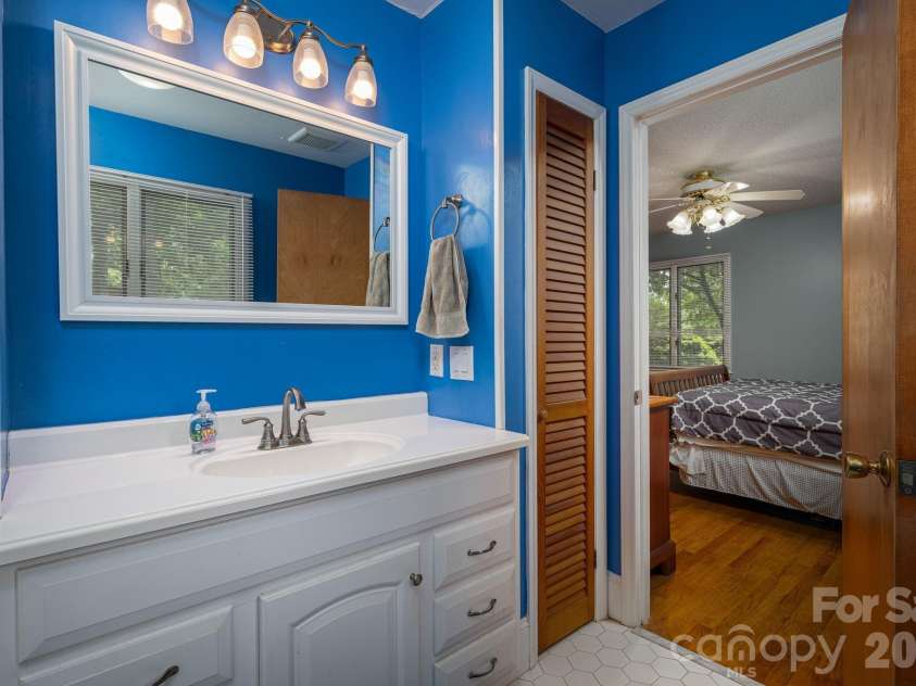 602 Lee Street, Kings Mountain, NC 28086.  MLS# CAR4374283, YatesRealty ID 17324. 