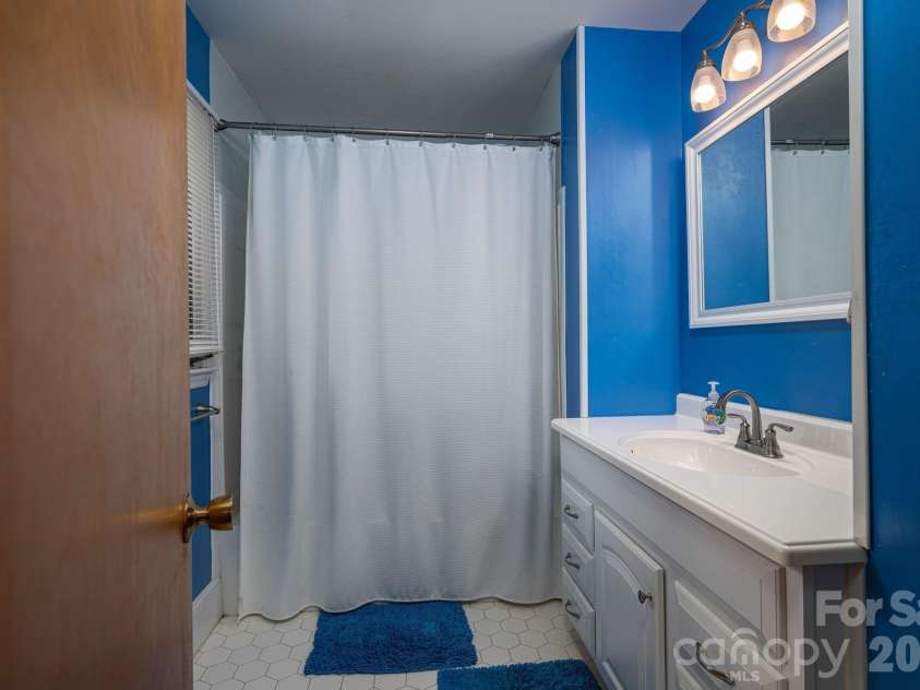 602 Lee Street, Kings Mountain, NC 28086.  MLS# CAR4374283, YatesRealty ID 17324. 