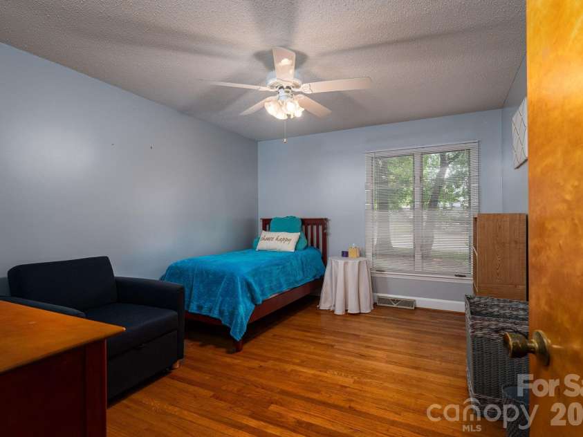 602 Lee Street, Kings Mountain, NC 28086.  MLS# CAR4374283, YatesRealty ID 17324. 