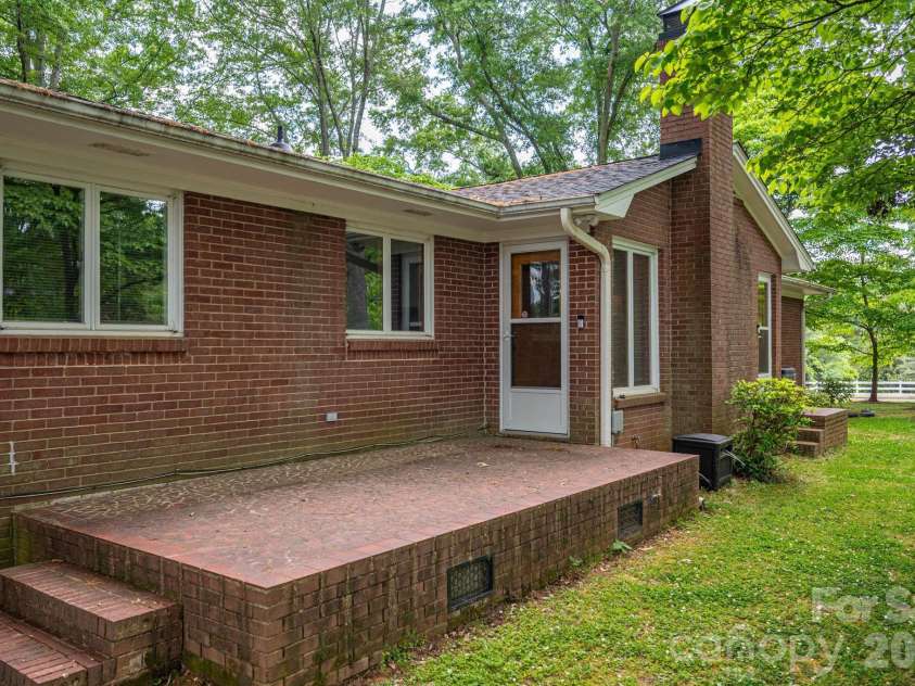 602 Lee Street, Kings Mountain, NC 28086.  MLS# CAR4374283, YatesRealty ID 17324. 
