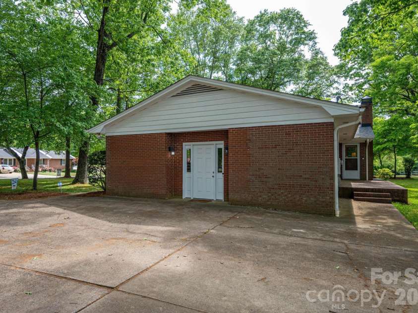 602 Lee Street, Kings Mountain, NC 28086.  MLS# CAR4374283, YatesRealty ID 17324. 