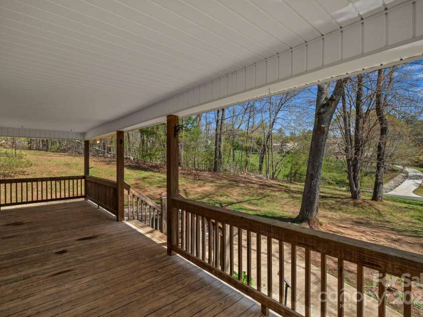 71 Gosnell Road, Asheville, NC 28804.  MLS# CAR4245558, YatesRealty ID 17324. 