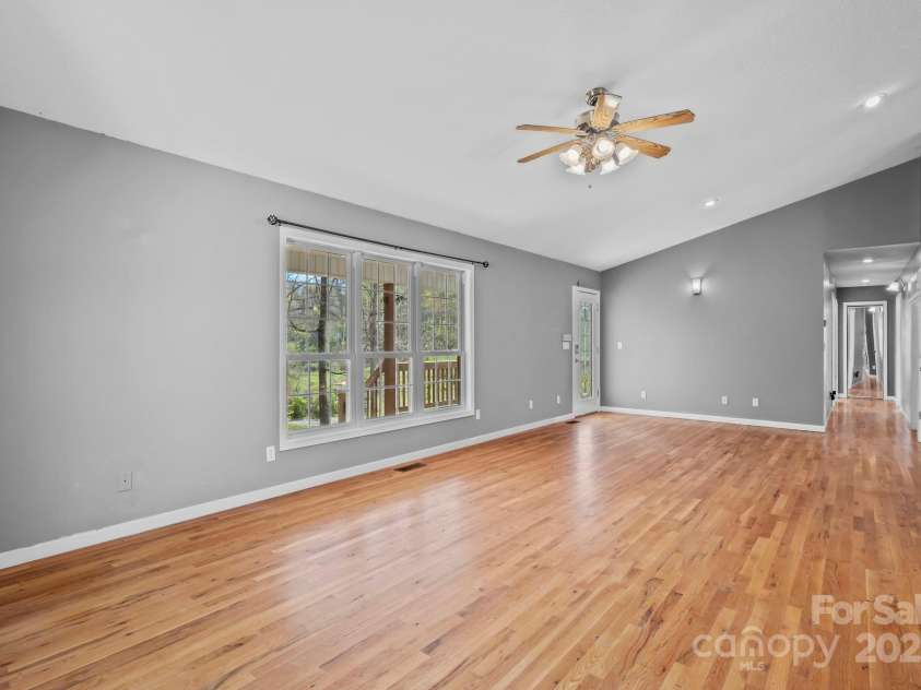 71 Gosnell Road, Asheville, NC 28804.  MLS# CAR4245558, YatesRealty ID 17324. 