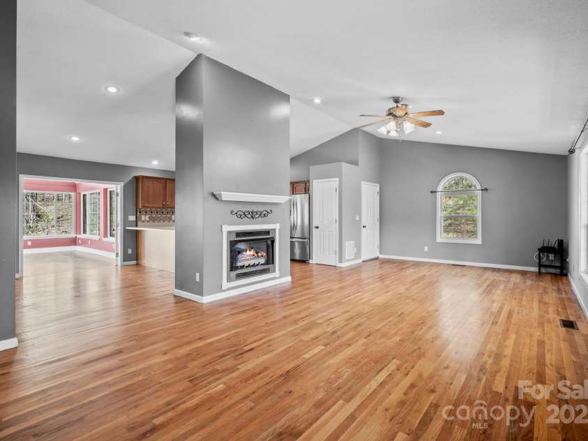 71 Gosnell Road, Asheville, NC 28804.  MLS# CAR4245558, YatesRealty ID 17324. 