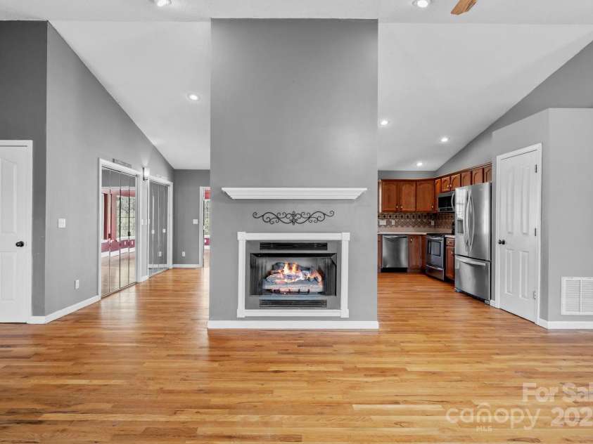 71 Gosnell Road, Asheville, NC 28804.  MLS# CAR4245558, YatesRealty ID 17324. 