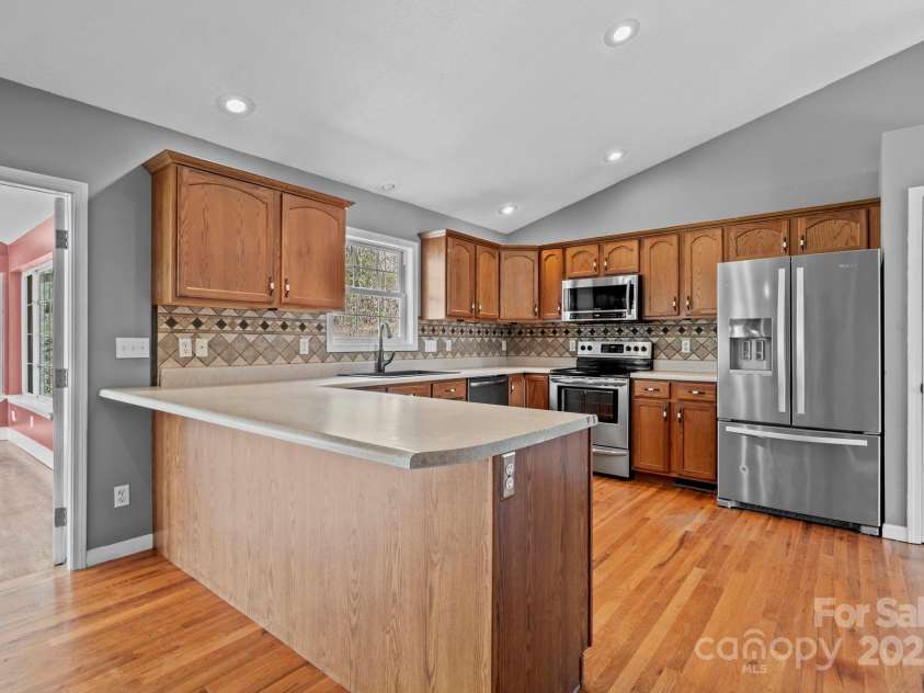 71 Gosnell Road, Asheville, NC 28804.  MLS# CAR4245558, YatesRealty ID 17324. 