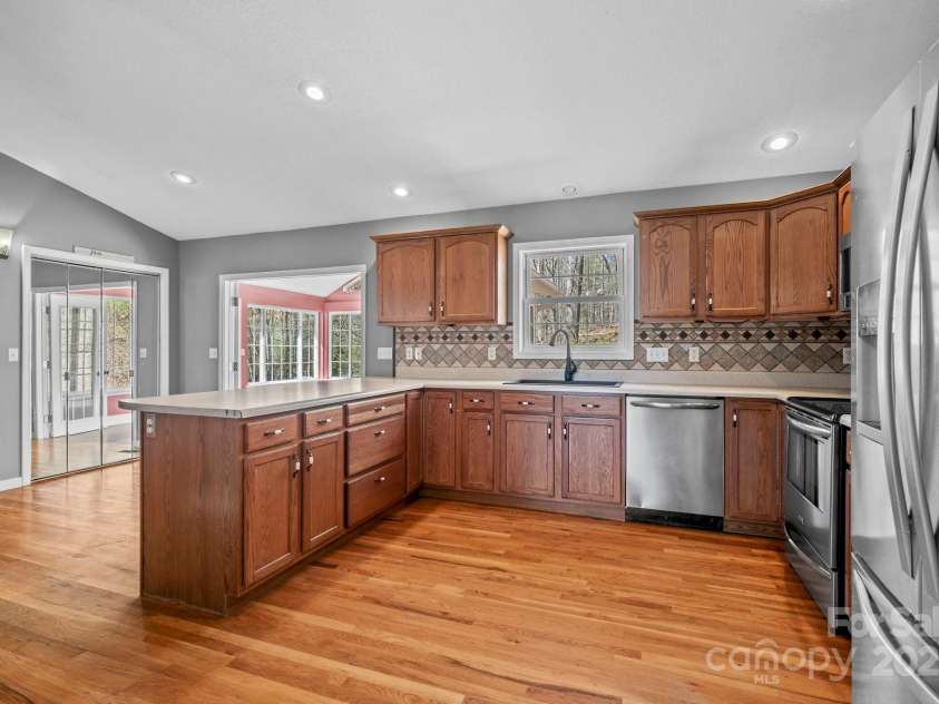 71 Gosnell Road, Asheville, NC 28804.  MLS# CAR4245558, YatesRealty ID 17324. 