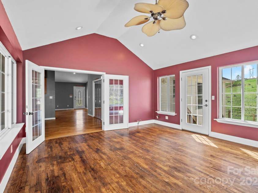 71 Gosnell Road, Asheville, NC 28804.  MLS# CAR4245558, YatesRealty ID 17324. 