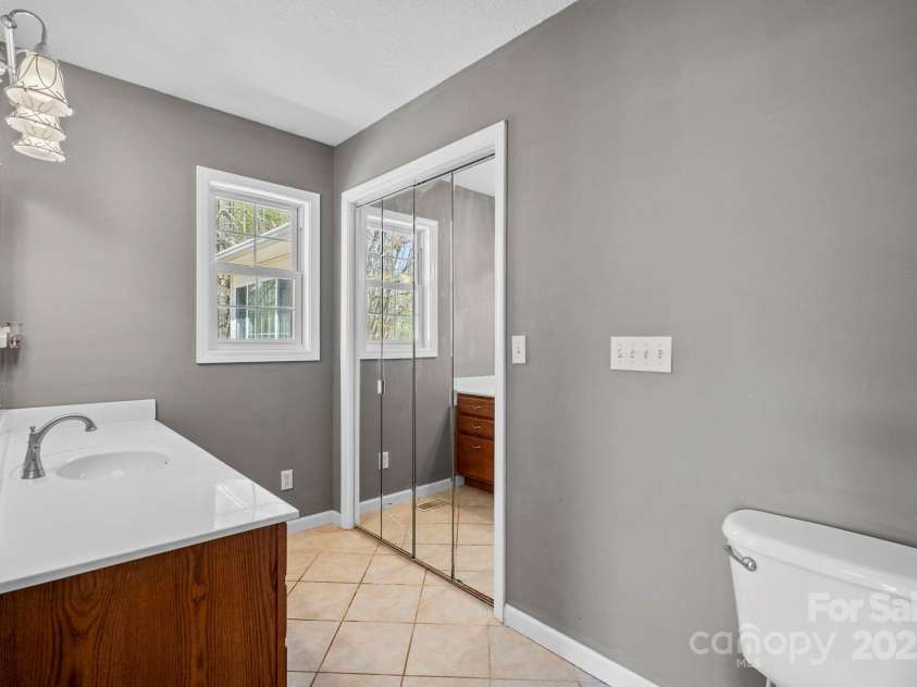 71 Gosnell Road, Asheville, NC 28804.  MLS# CAR4245558, YatesRealty ID 17324. 