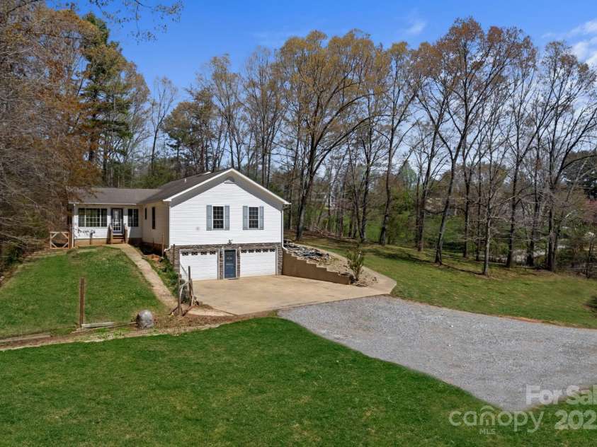 71 Gosnell Road, Asheville, NC 28804.  MLS# CAR4245558, YatesRealty ID 17324. 