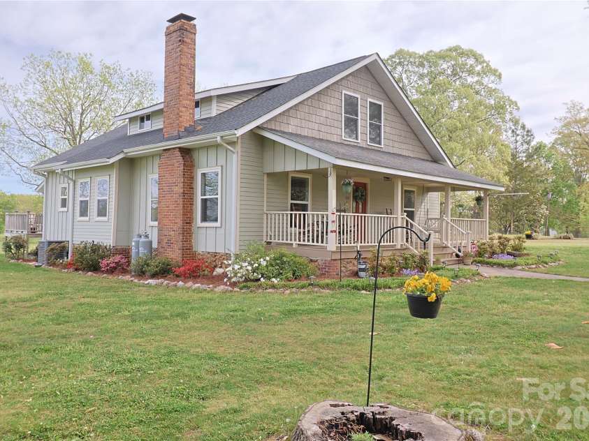 104 Ware Loop Drive, Kings Mountain, NC 28086.  MLS# CAR4366952, YatesRealty ID 17325. 