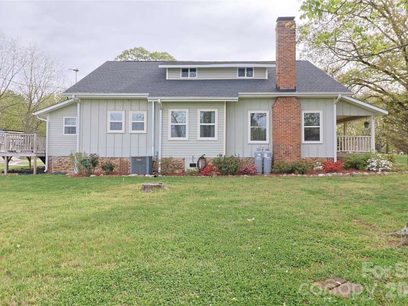104 Ware Loop Drive, Kings Mountain, NC 28086.  MLS# CAR4366952, YatesRealty ID 17325. 