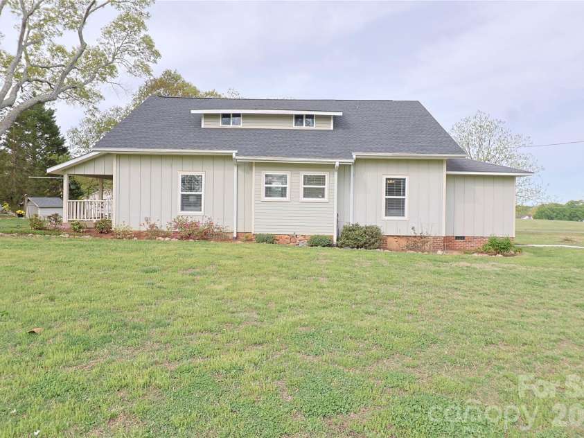 104 Ware Loop Drive, Kings Mountain, NC 28086.  MLS# CAR4366952, YatesRealty ID 17325. 