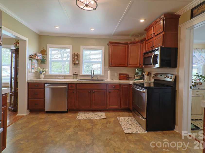 104 Ware Loop Drive, Kings Mountain, NC 28086.  MLS# CAR4366952, YatesRealty ID 17325. 