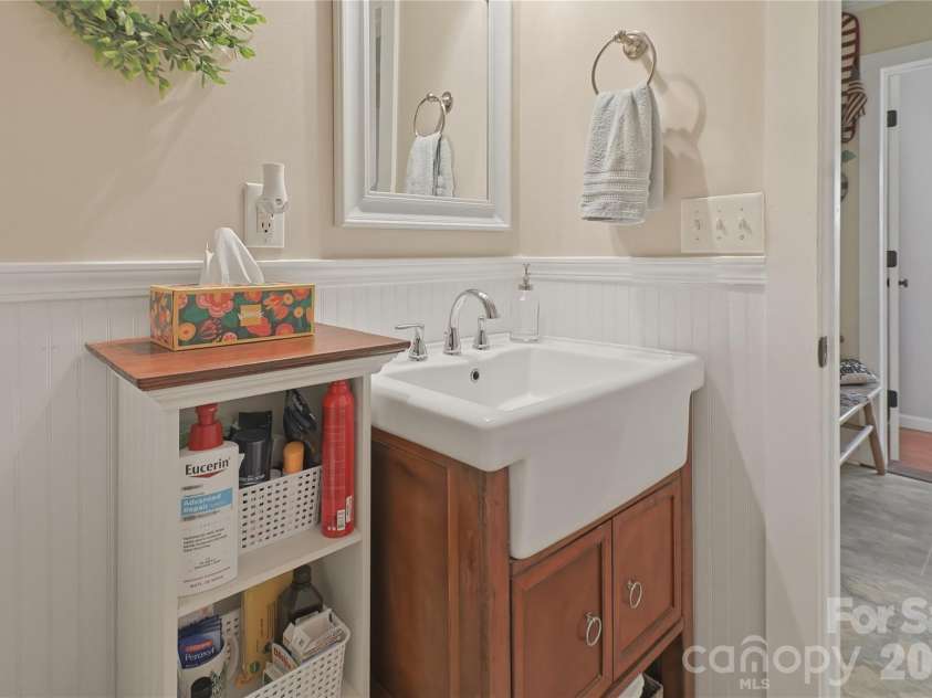 104 Ware Loop Drive, Kings Mountain, NC 28086.  MLS# CAR4366952, YatesRealty ID 17325. 