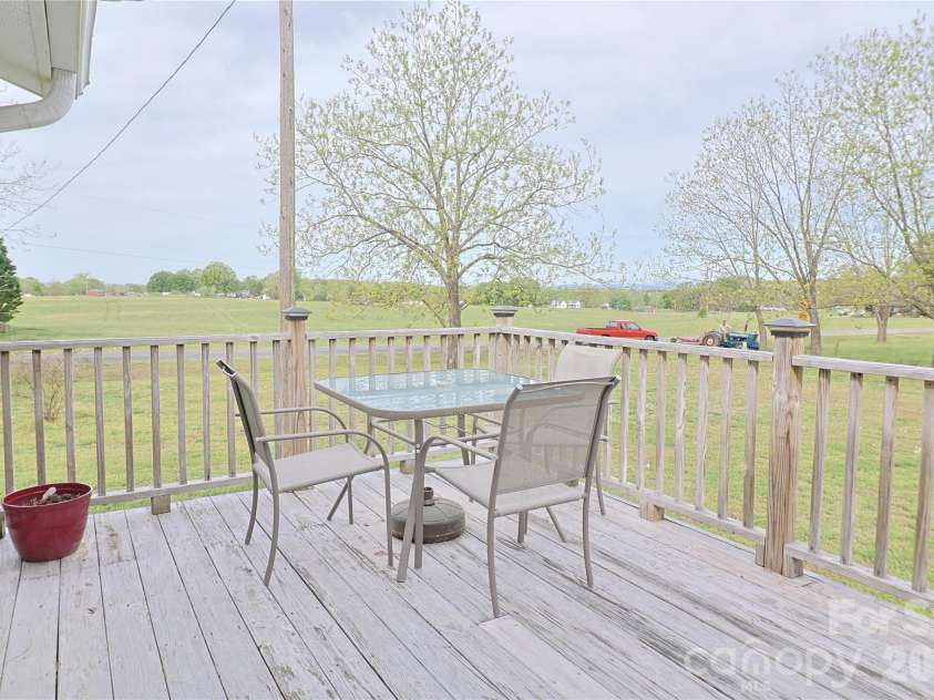 104 Ware Loop Drive, Kings Mountain, NC 28086.  MLS# CAR4366952, YatesRealty ID 17325. 