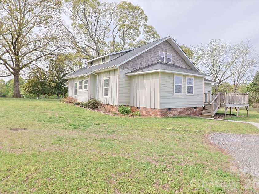 104 Ware Loop Drive, Kings Mountain, NC 28086.  MLS# CAR4366952, YatesRealty ID 17325. 