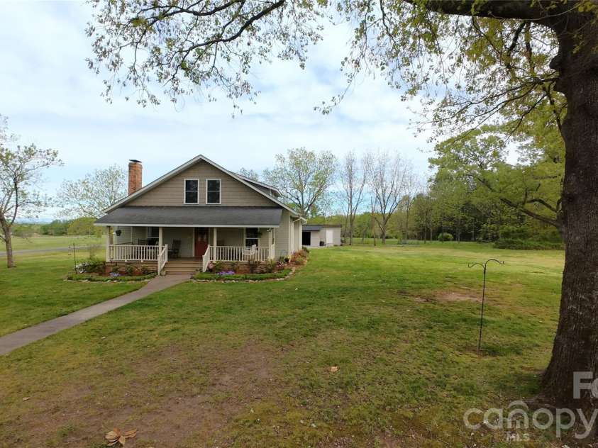 104 Ware Loop Drive, Kings Mountain, NC 28086.  MLS# CAR4366952, YatesRealty ID 17325. 