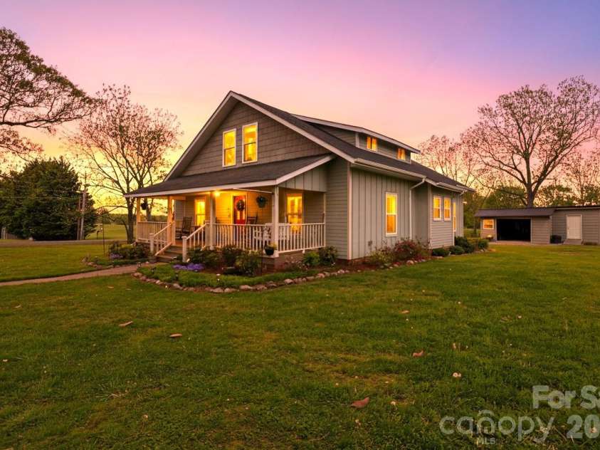 104 Ware Loop Drive, Kings Mountain, NC 28086.  MLS# CAR4366952, YatesRealty ID 17325. 