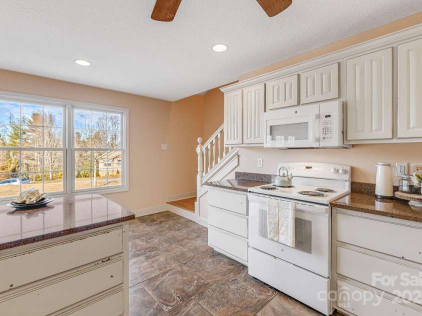 198 Double Brook Drive, Weaverville, NC 28787.  MLS# CAR4209394, YatesRealty ID 17325. 