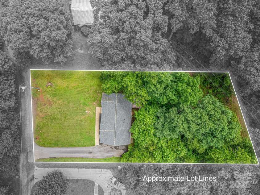 1520 28th Street, Hickory, NC 28602.  MLS# CAR4262661, YatesRealty ID 17326. Aerial View