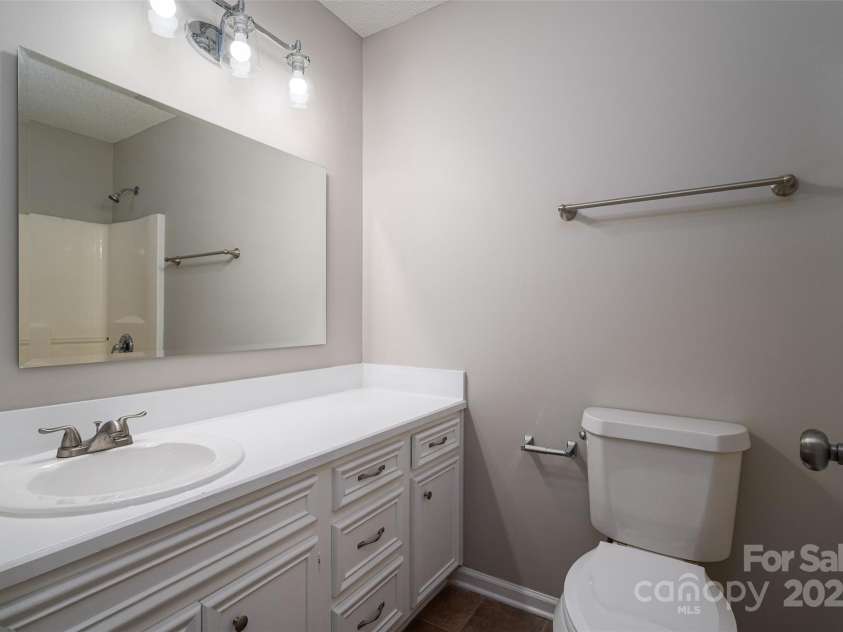 1520 28th Street, Hickory, NC 28602.  MLS# CAR4262661, YatesRealty ID 17326. Bath