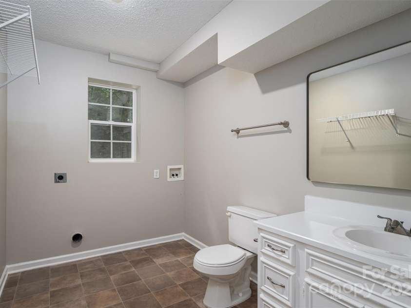 1520 28th Street, Hickory, NC 28602.  MLS# CAR4262661, YatesRealty ID 17326. Half Bath & Laundry