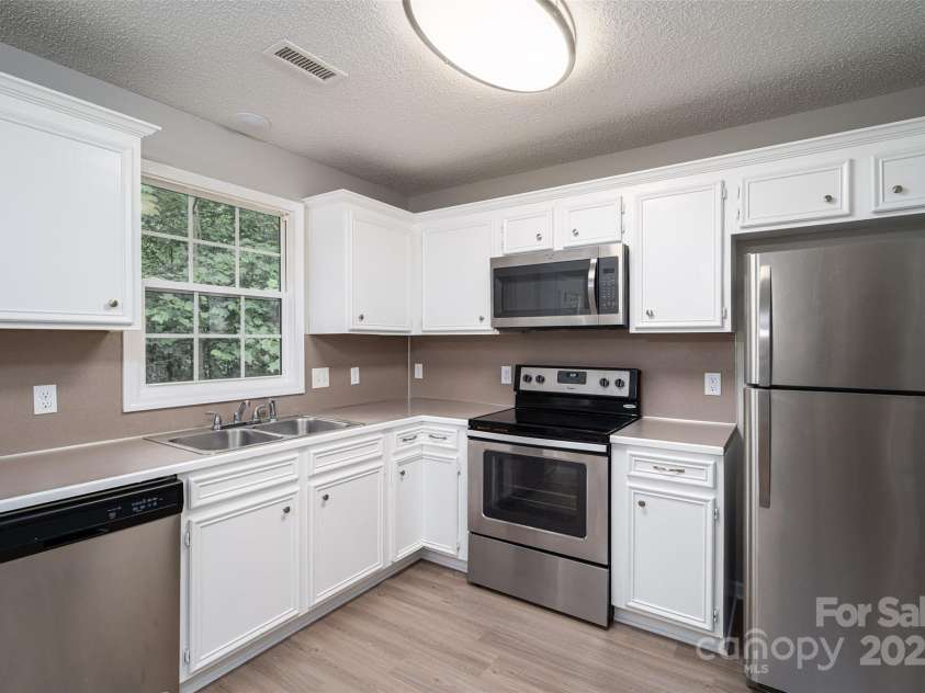 1520 28th Street, Hickory, NC 28602.  MLS# CAR4262661, YatesRealty ID 17326. Kitchen View 2