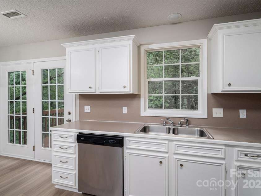 1520 28th Street, Hickory, NC 28602.  MLS# CAR4262661, YatesRealty ID 17326. Kitchen View 4