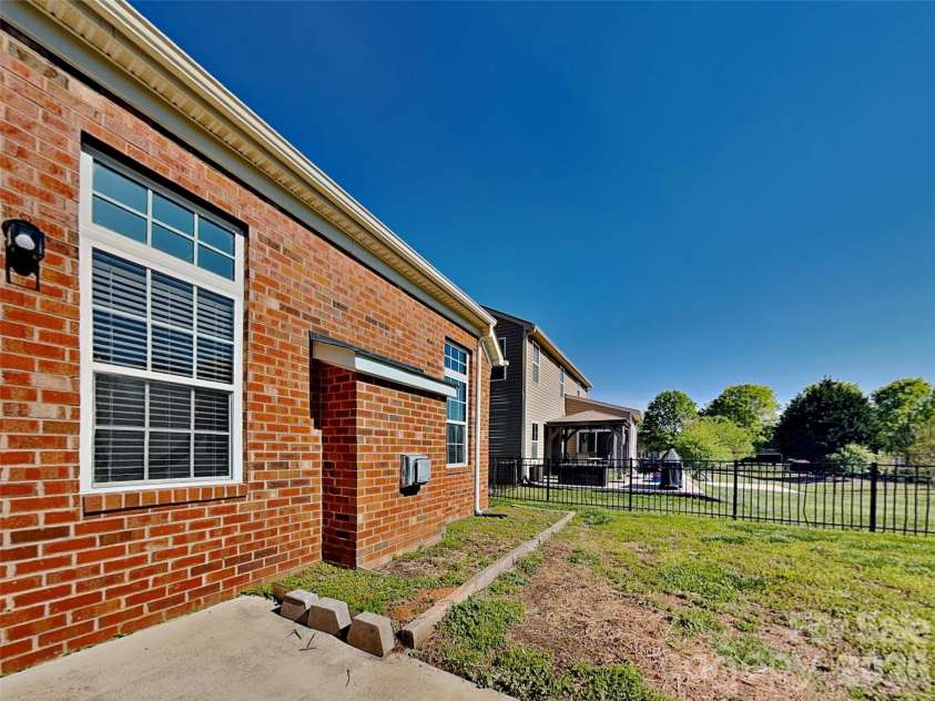 2507 Post Oak Lane, Gastonia, NC 28056.  MLS# CAR4369161, YatesRealty ID 17326. 
