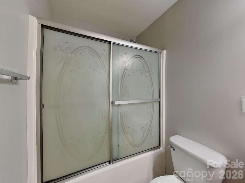 2507 Post Oak Lane, Gastonia, NC 28056.  MLS# CAR4369161, YatesRealty ID 17326. Bathroom 2
