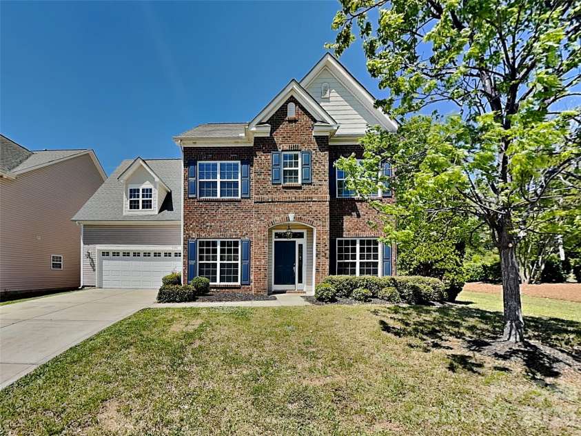 11206 Scottsman Trace Drive, Charlotte, NC 28273.  MLS# CAR4371475, YatesRealty ID 17327. Welcome to 11206 Scottsman Trace Drive!