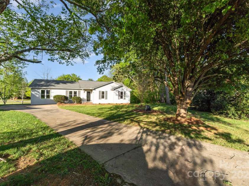 341 Cline Drive, Salisbury, NC 28146.  MLS# CAR4224209, YatesRealty ID 17327. 