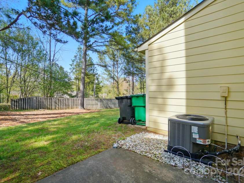 9036 Four Mile Creek Road, Charlotte, NC 28277.  MLS# CAR4243828, YatesRealty ID 17328. 