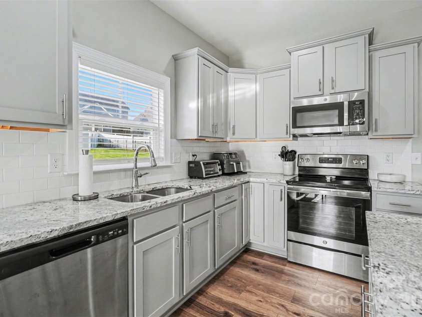 201 Garden View Lane, Shelby, NC 28152.  MLS# CAR4367664, YatesRealty ID 17329. Kitchen