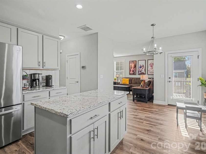 201 Garden View Lane, Shelby, NC 28152.  MLS# CAR4367664, YatesRealty ID 17329. Kitchen