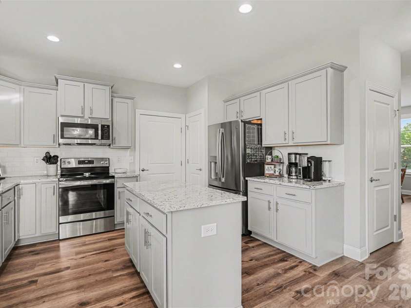 201 Garden View Lane, Shelby, NC 28152.  MLS# CAR4367664, YatesRealty ID 17329. Kitchen