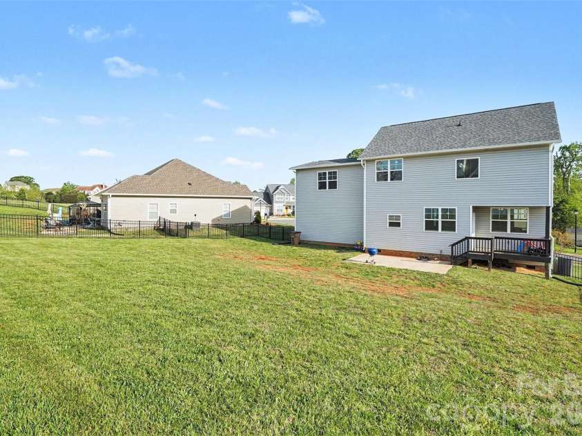 201 Garden View Lane, Shelby, NC 28152.  MLS# CAR4367664, YatesRealty ID 17329. Large backyard with fence.