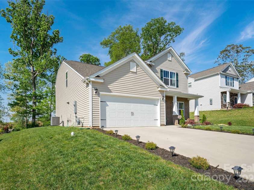 761 Fountain Park Boulevard, Asheville, NC 28806.  MLS# CAR4253459, YatesRealty ID 17329. 