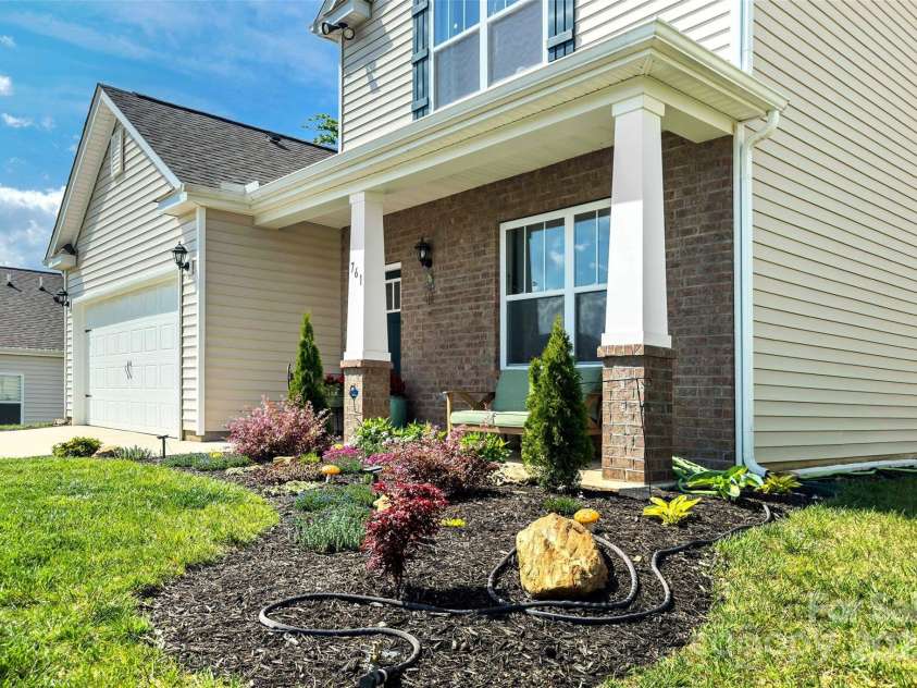 761 Fountain Park Boulevard, Asheville, NC 28806.  MLS# CAR4253459, YatesRealty ID 17329. 