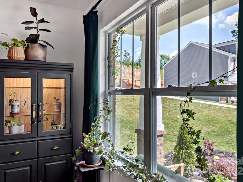 761 Fountain Park Boulevard, Asheville, NC 28806.  MLS# CAR4253459, YatesRealty ID 17329. 