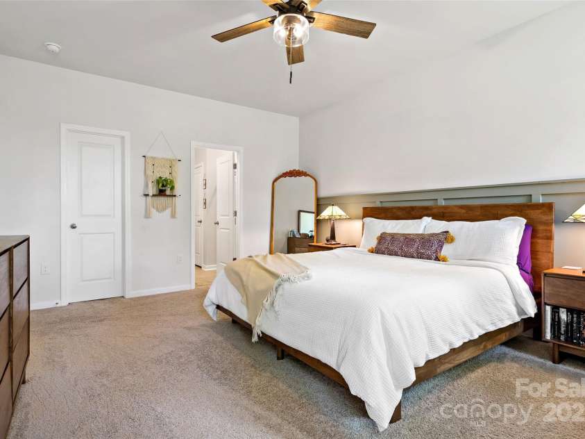 761 Fountain Park Boulevard, Asheville, NC 28806.  MLS# CAR4253459, YatesRealty ID 17329. 