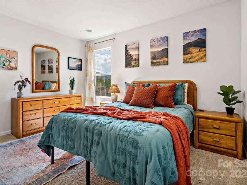 761 Fountain Park Boulevard, Asheville, NC 28806.  MLS# CAR4253459, YatesRealty ID 17329. 