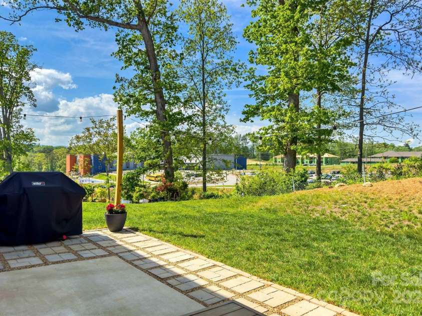 761 Fountain Park Boulevard, Asheville, NC 28806.  MLS# CAR4253459, YatesRealty ID 17329. 