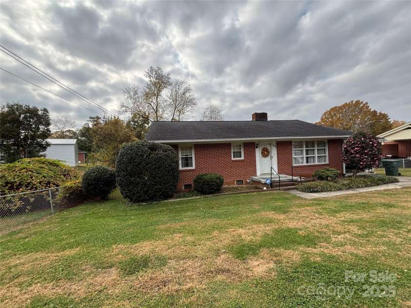 1623 Kimberly Drive, Gastonia, NC 28052.  MLS# CAR4320159, YatesRealty ID 1733. 