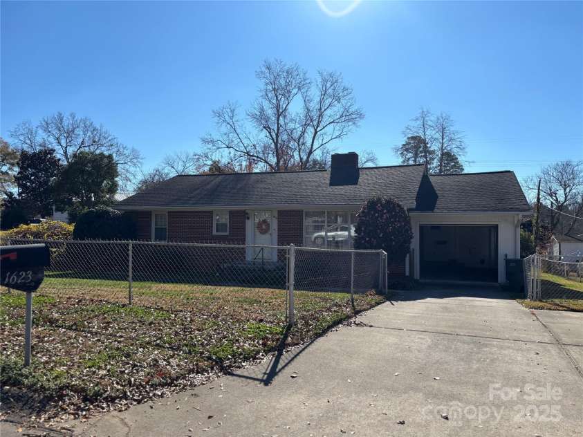 1623 Kimberly Drive, Gastonia, NC 28052.  MLS# CAR4320159, YatesRealty ID 1733. 