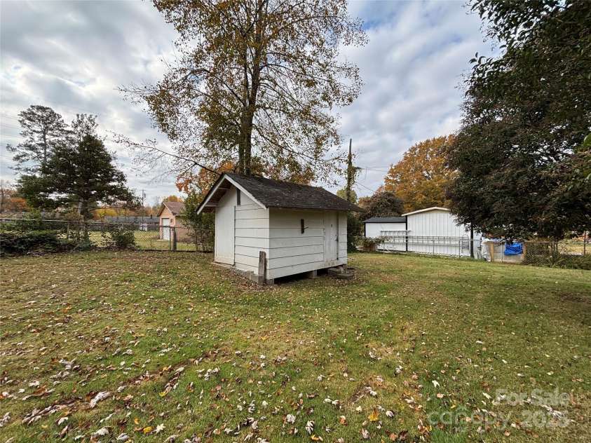 1623 Kimberly Drive, Gastonia, NC 28052.  MLS# CAR4320159, YatesRealty ID 1733. Backyard #2