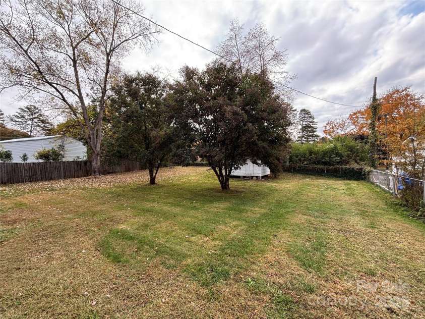 1623 Kimberly Drive, Gastonia, NC 28052.  MLS# CAR4320159, YatesRealty ID 1733. Backyard